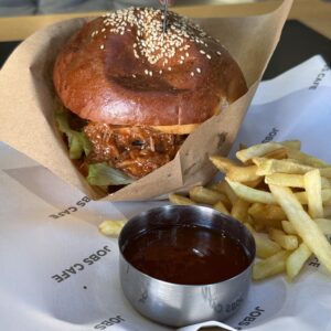 Бургер з рваною свининою / Burger with pulled pork